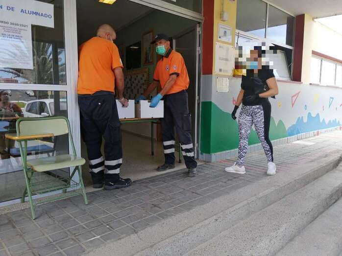 Protección Civil colabora en el reparto de alimentos (Foto TA)